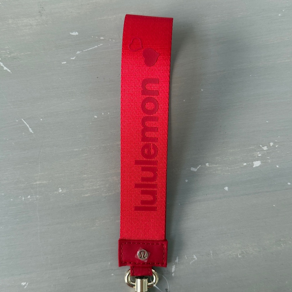 NWT Lululemon Heart Wristlet Bag Oxford Red - Picture 5 of 10